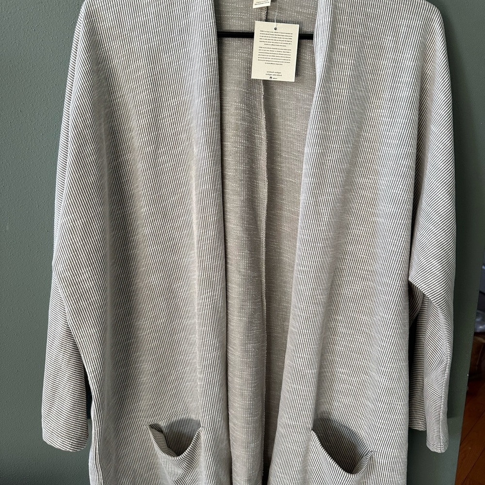 Cute Donni OSFA cardigan from FabFitFun box NWT.